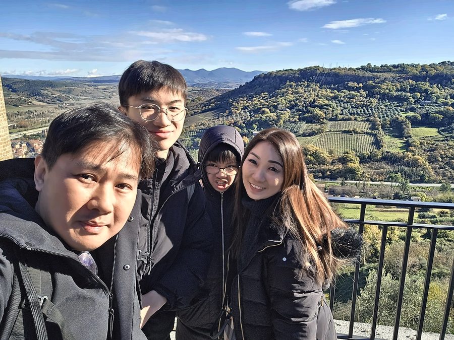 Family on a self-drive trip through the Italian countryside